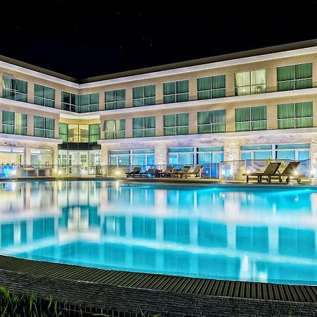 Howard Johnson Neuquen Exterior photo
