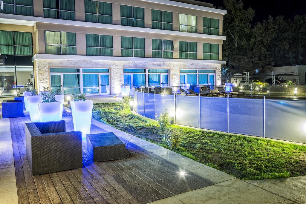 Howard Johnson Neuquen Exterior photo
