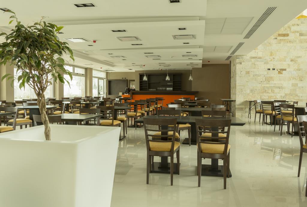 Howard Johnson Neuquen Exterior photo