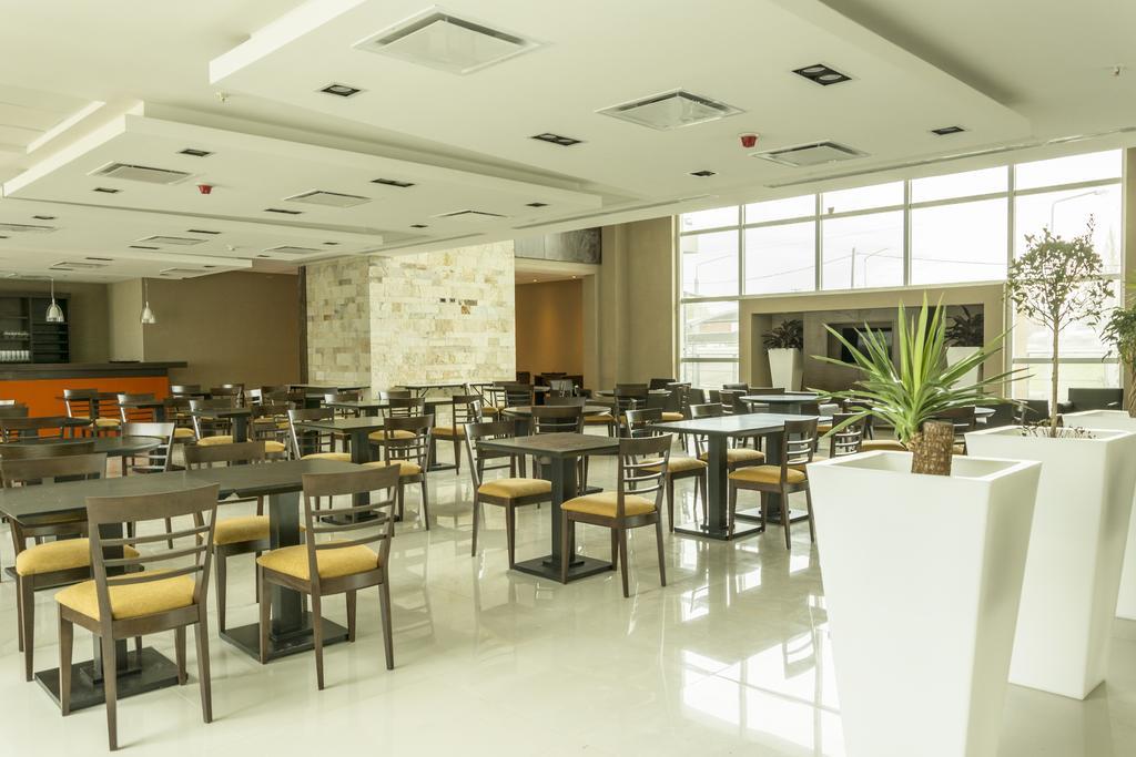 Howard Johnson Neuquen Exterior photo