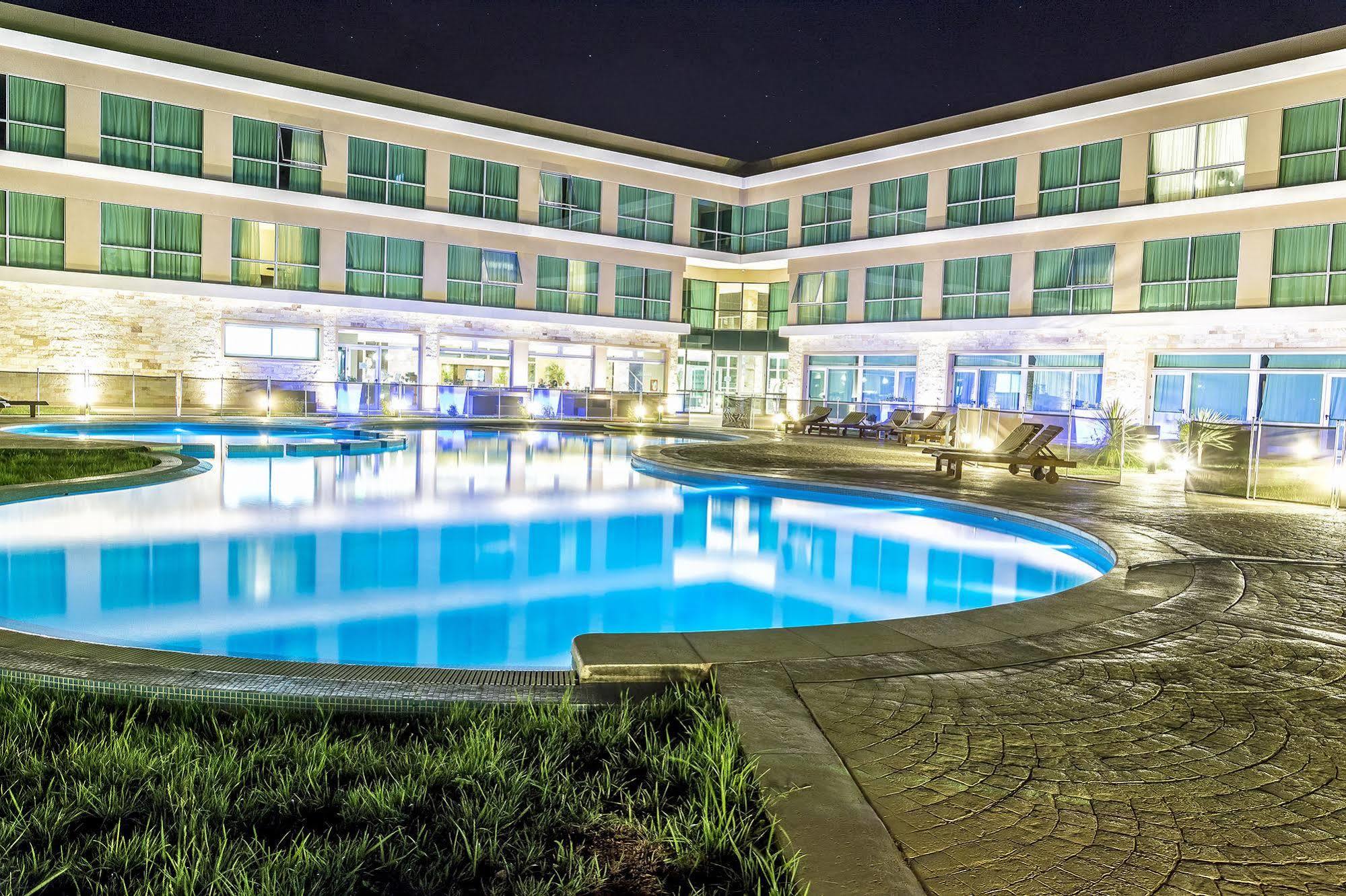 Howard Johnson Neuquen Exterior photo
