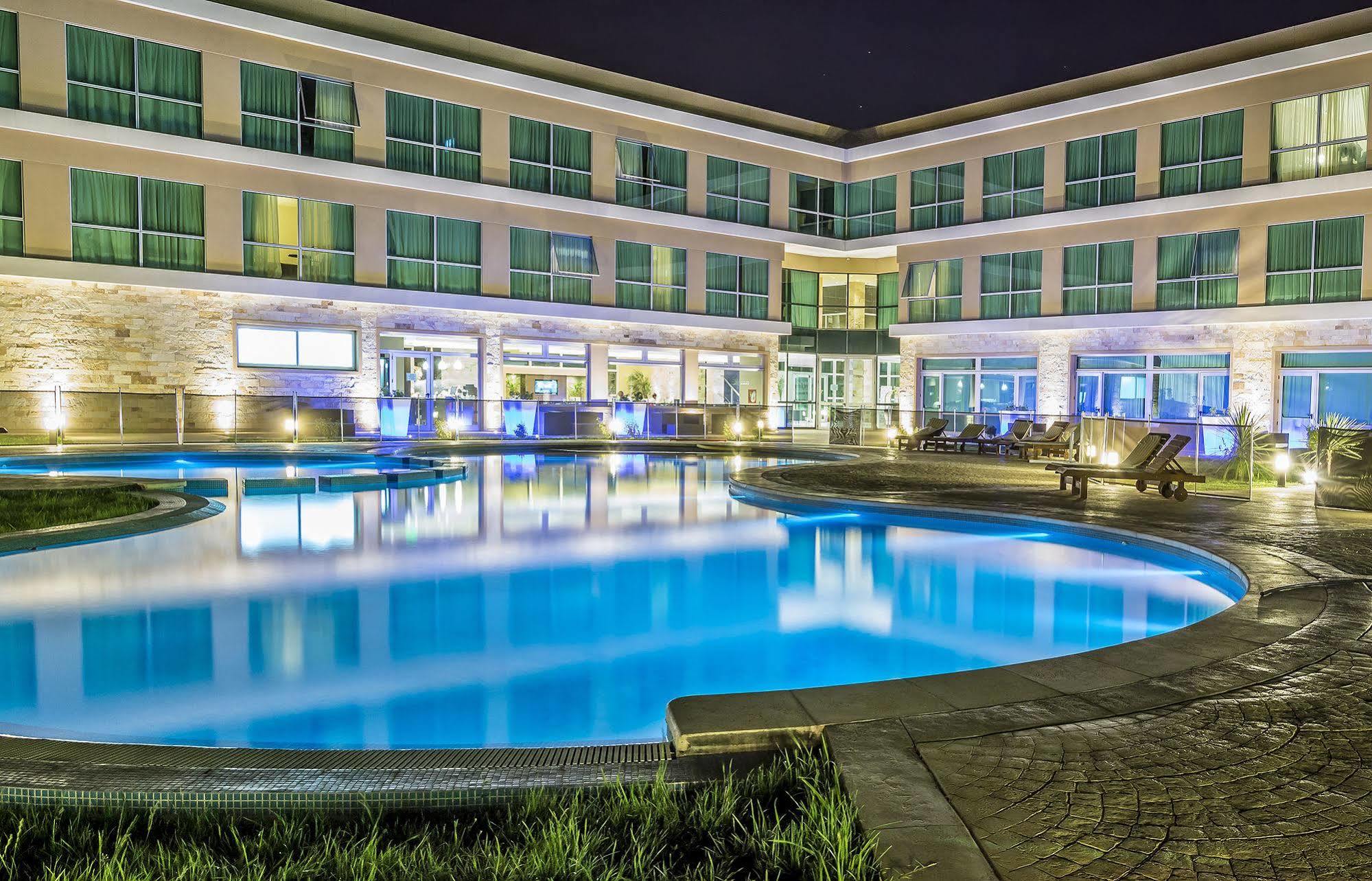 Howard Johnson Neuquen Exterior photo